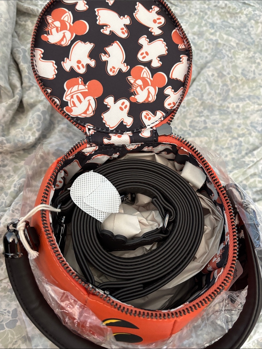 Loungefly Disney Mickey Minnie Mouse Pumpkin crossbody Bag Glows in Dark - Picture 8 of 8